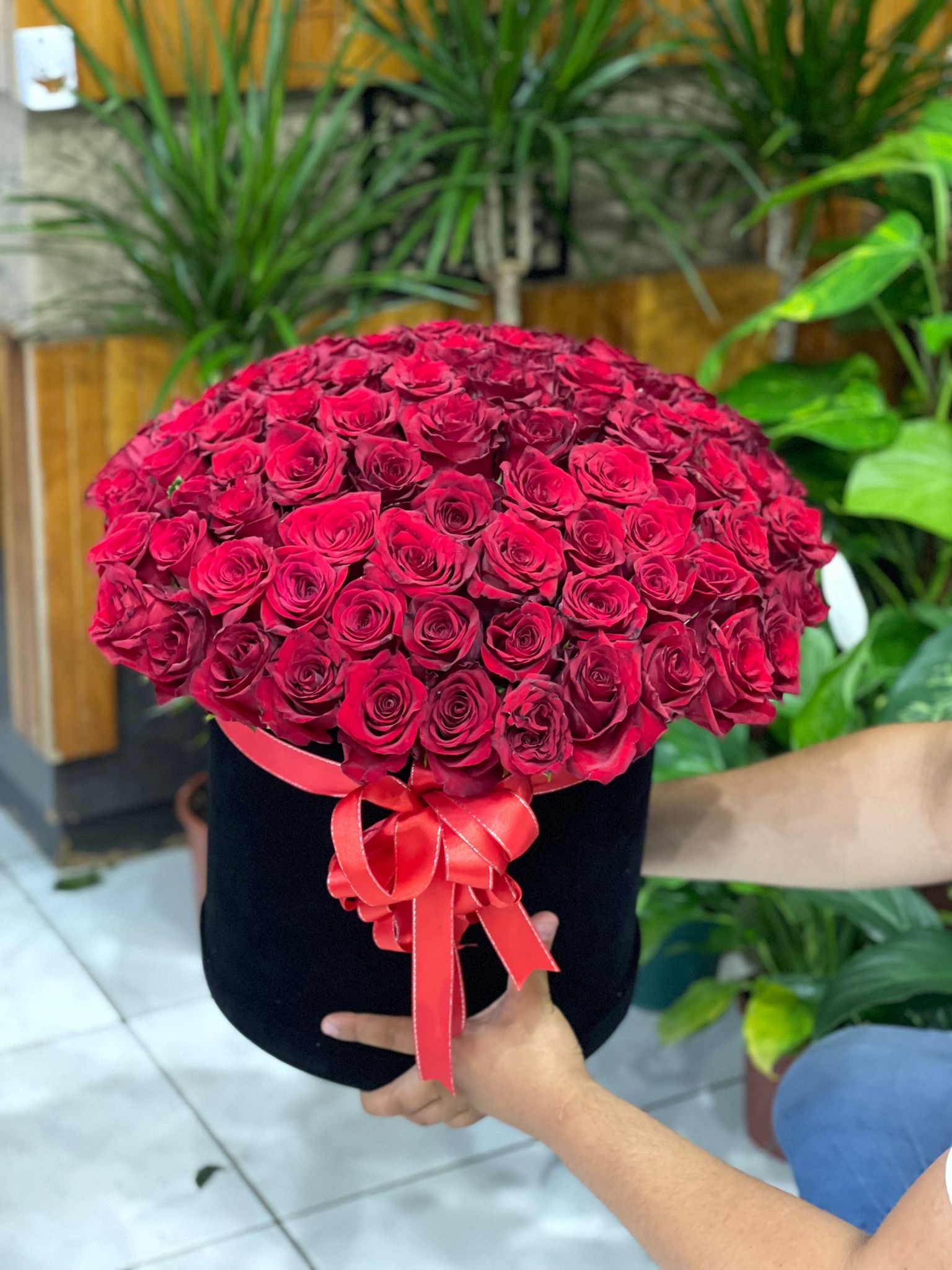 101 adet beyaz gül buketi  101 roses in box 