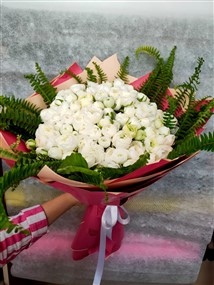  Belek Florist White Piony Bouquet